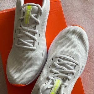 Women's Nike Revolution 5